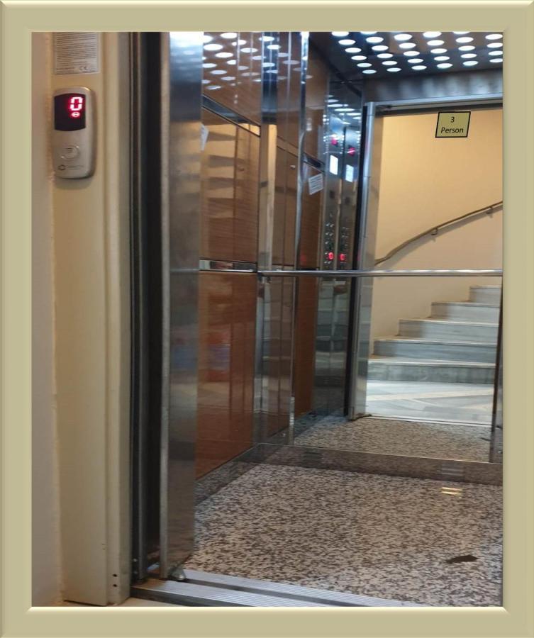 Away Hotel Istanbul Bagian luar foto