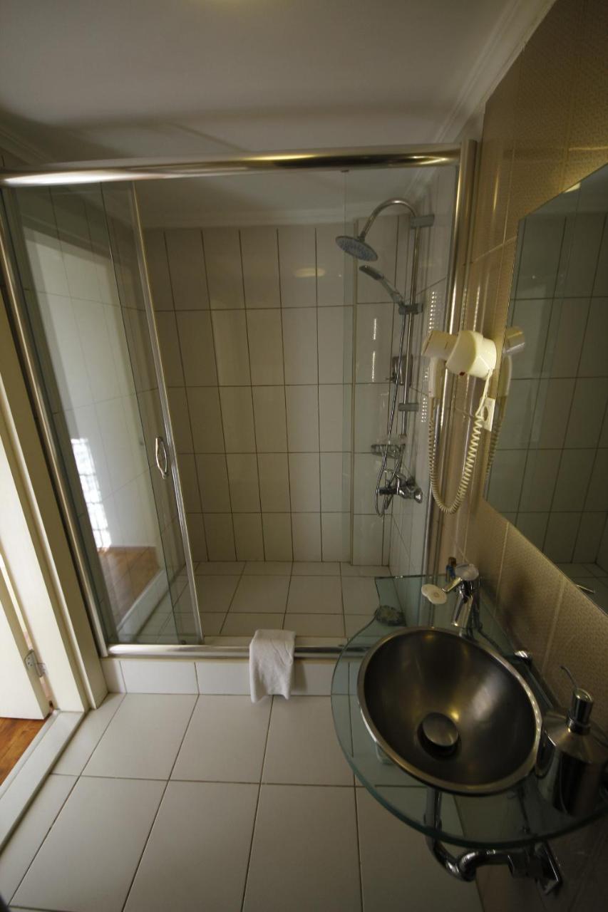 Away Hotel Istanbul Bagian luar foto